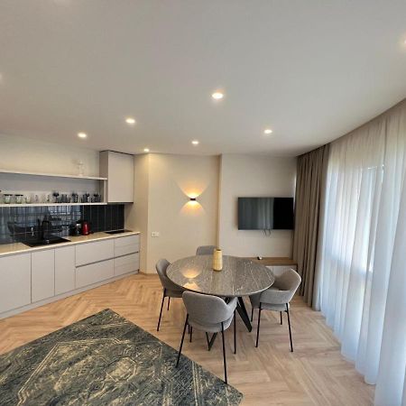 Holiday Lux Sea Towers Батуми Екстериор снимка