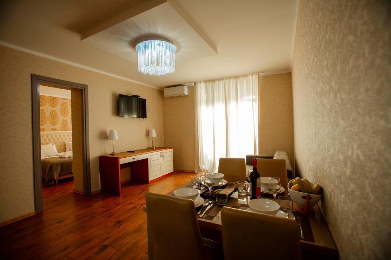 Holiday Lux Sea Towers Батуми Екстериор снимка