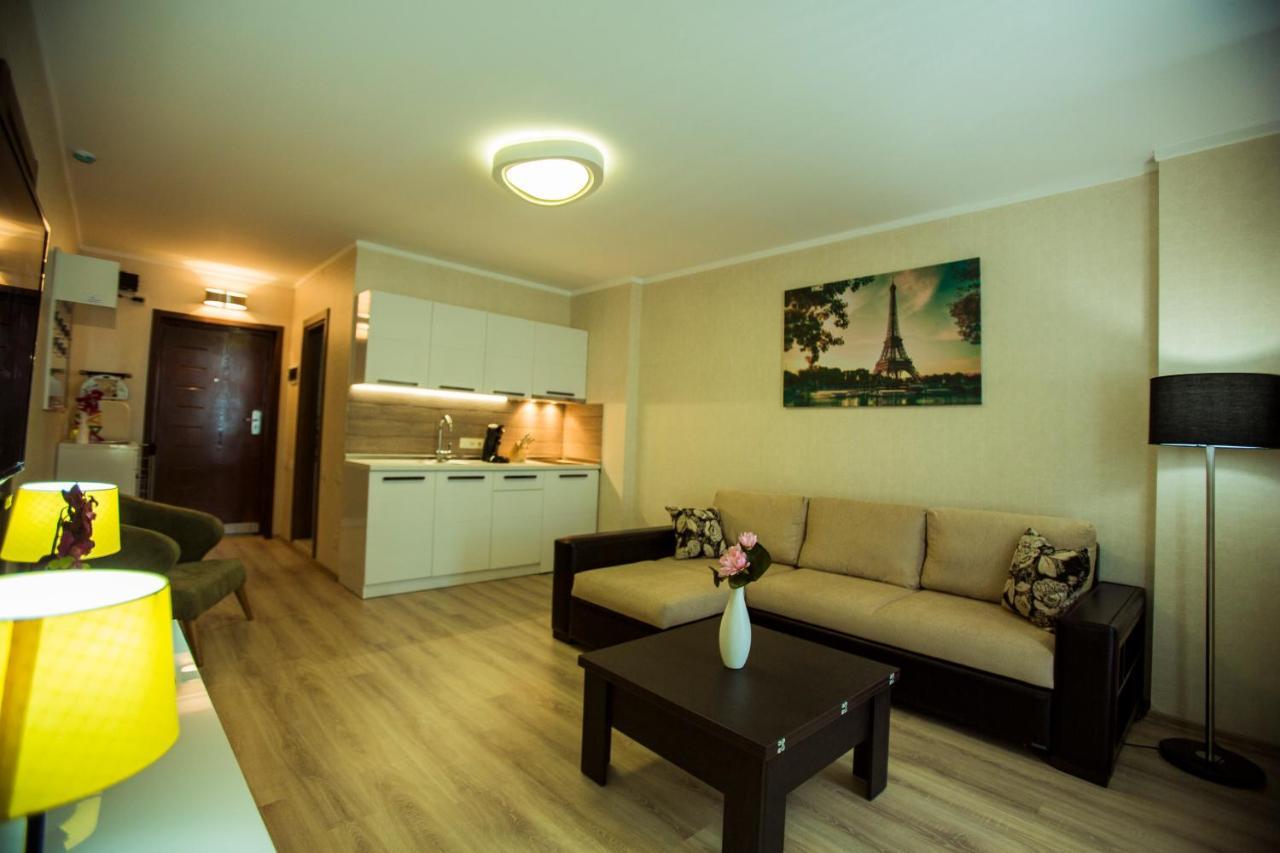 Holiday Lux Sea Towers Батуми Екстериор снимка