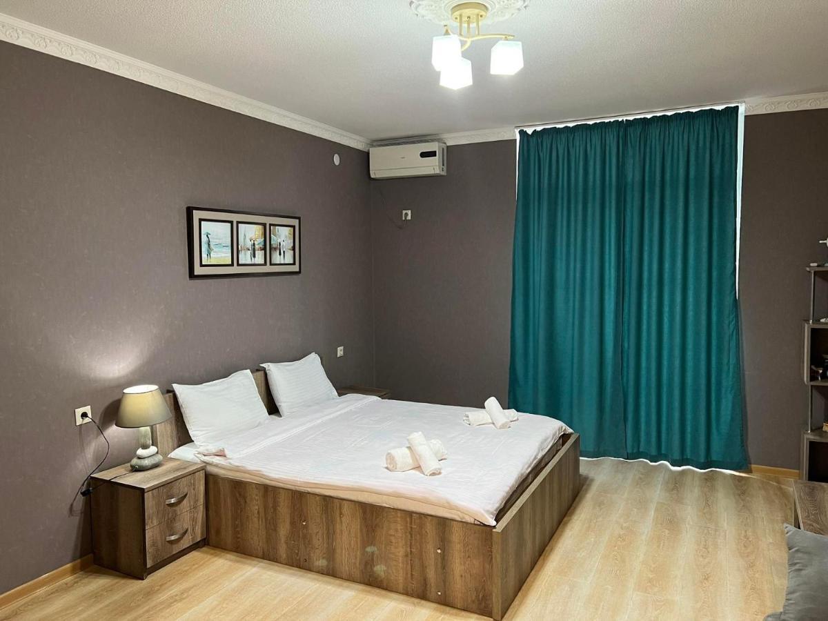 Holiday Lux Sea Towers Батуми Екстериор снимка