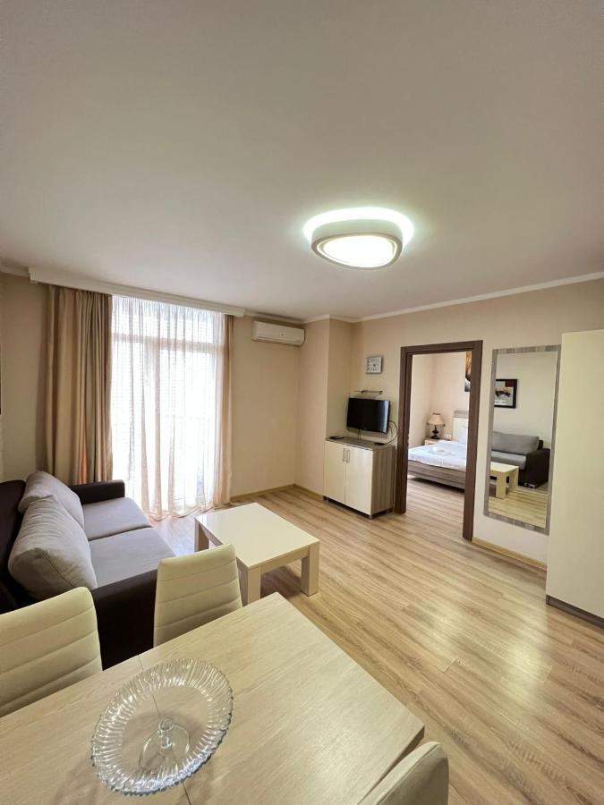 Holiday Lux Sea Towers Батуми Екстериор снимка