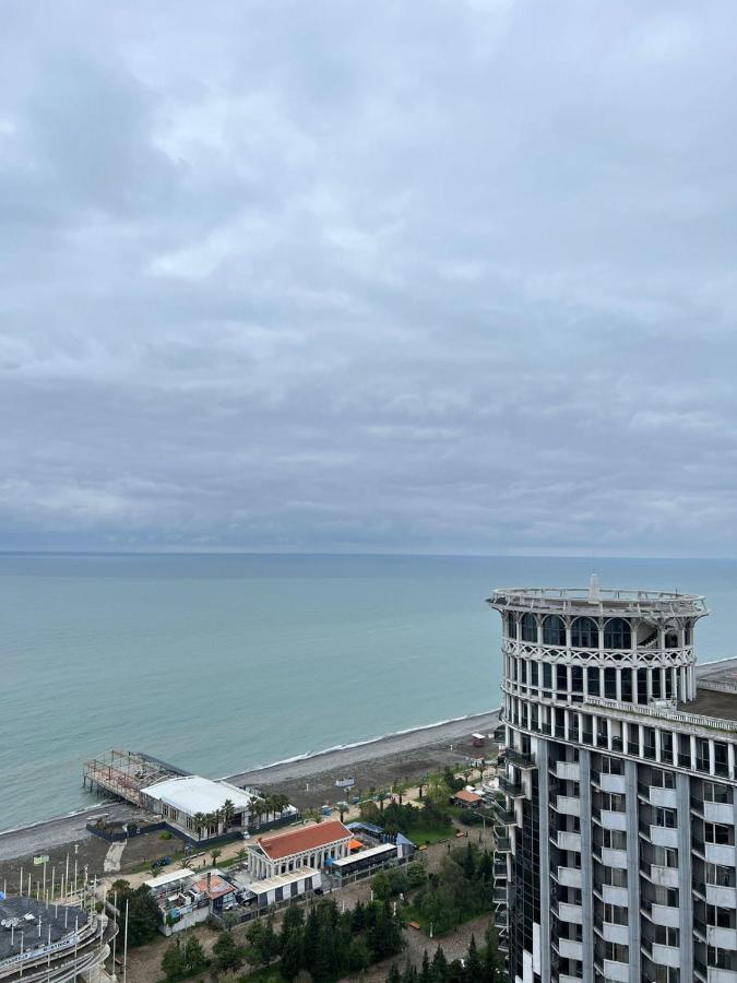 Holiday Lux Sea Towers Батуми Екстериор снимка
