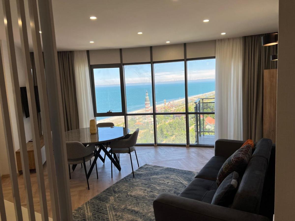 Holiday Lux Sea Towers Батуми Екстериор снимка
