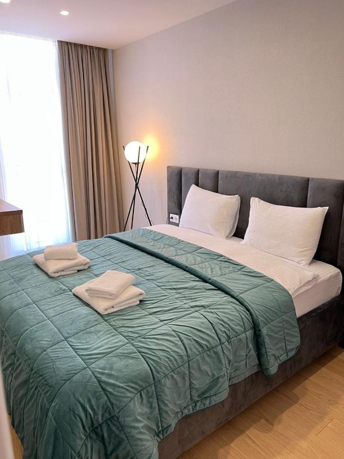 Holiday Lux Sea Towers Батуми Екстериор снимка