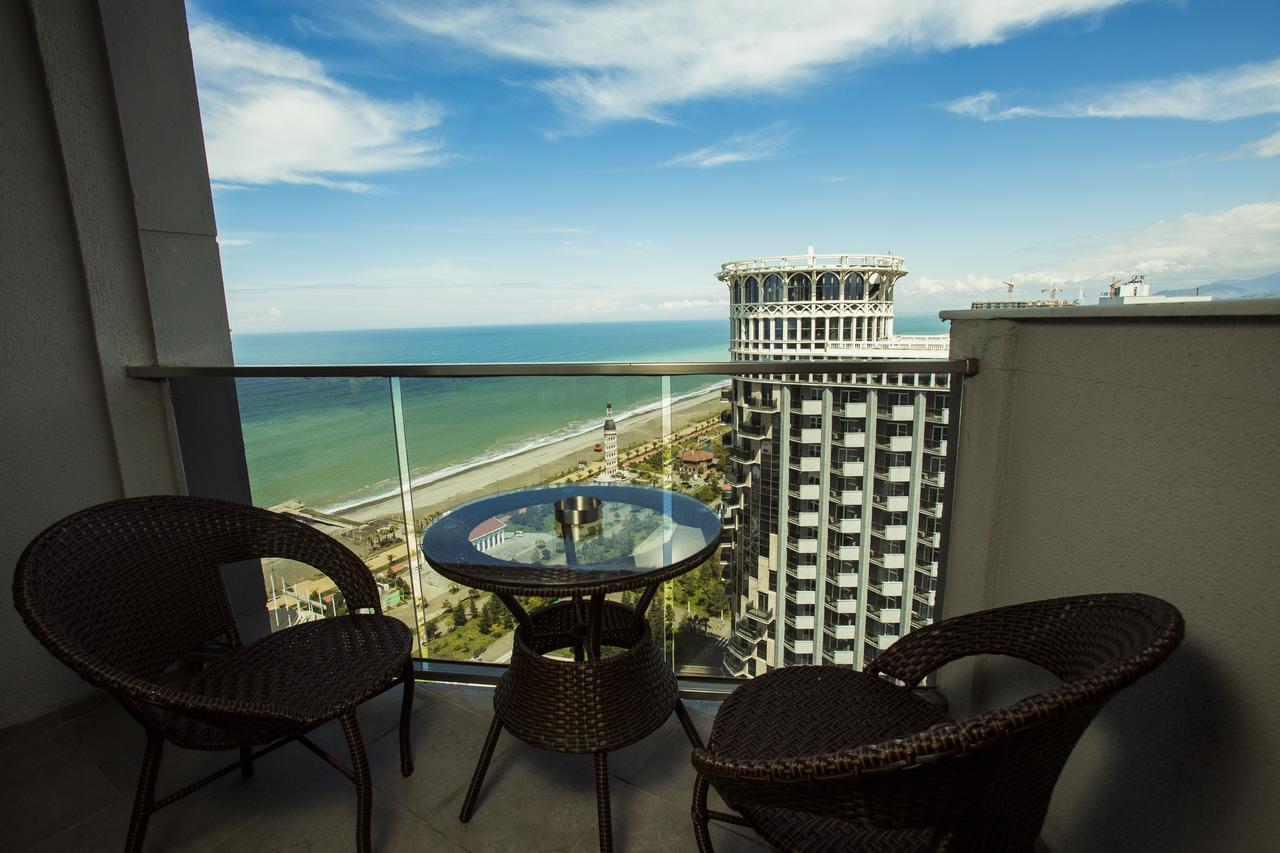 Holiday Lux Sea Towers Батуми Екстериор снимка