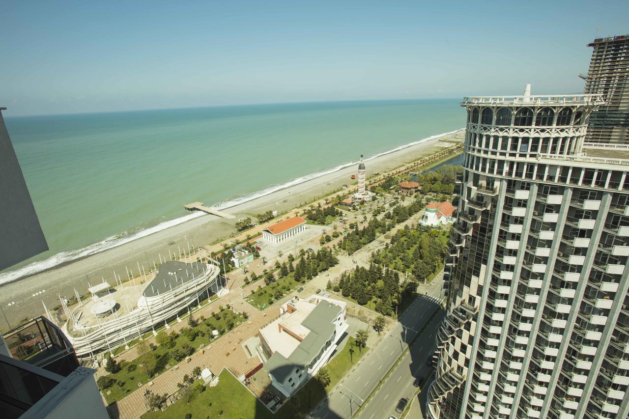 Holiday Lux Sea Towers Батуми Екстериор снимка