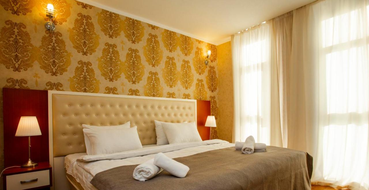 Holiday Lux Sea Towers Батуми Екстериор снимка