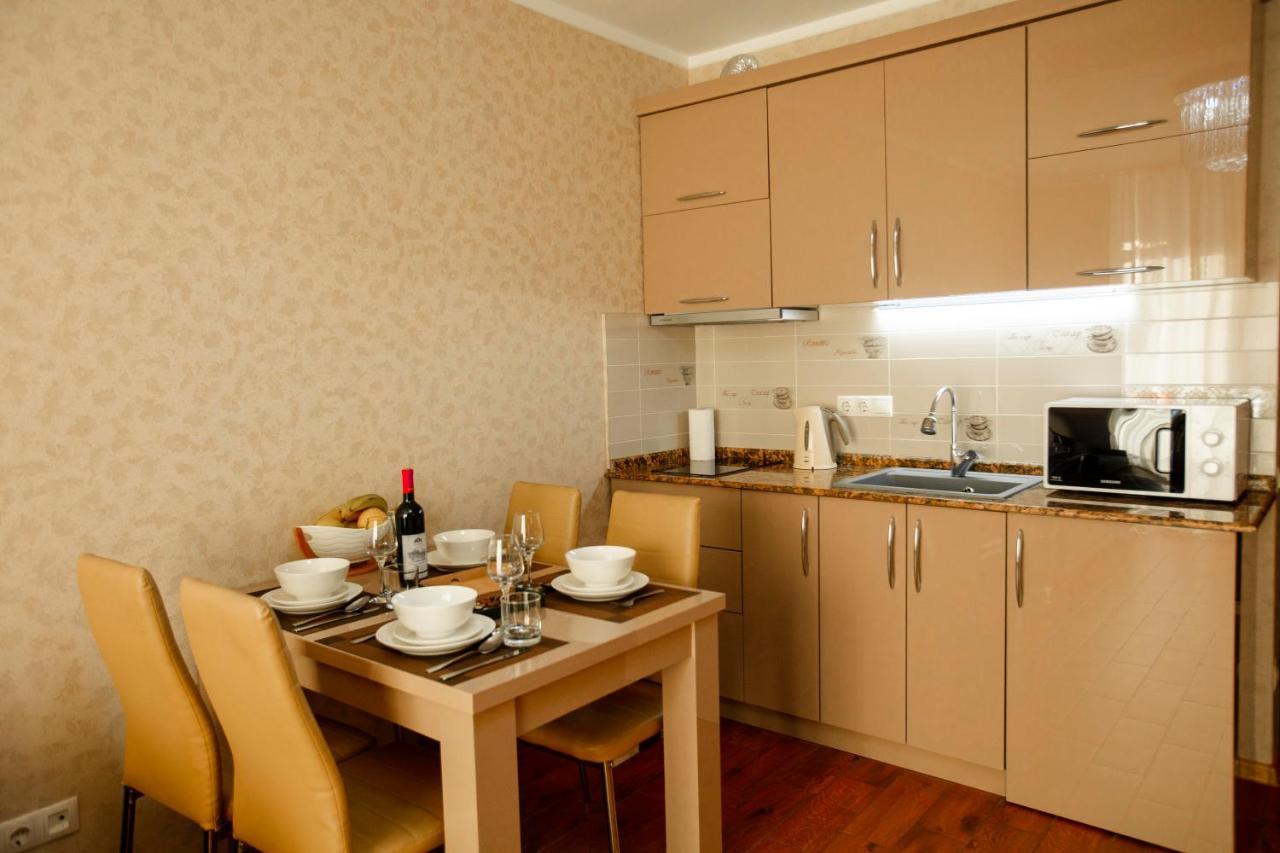 Holiday Lux Sea Towers Батуми Екстериор снимка