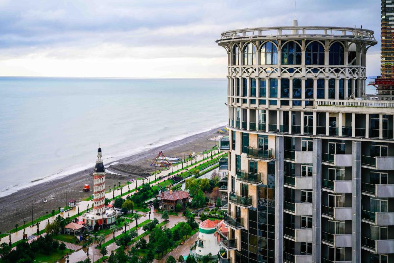 Holiday Lux Sea Towers Батуми Екстериор снимка