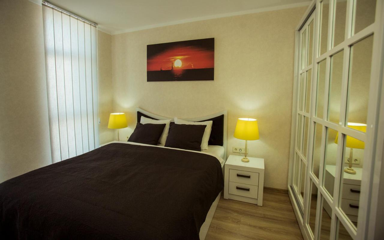 Holiday Lux Sea Towers Батуми Екстериор снимка